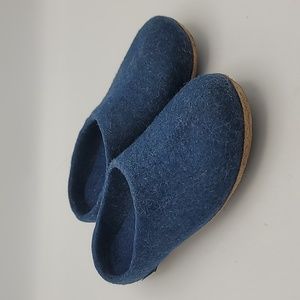 Women's Kyrgies Molded Leather Sole Low Back Slipper Handcrafted Wool Blue 9.5